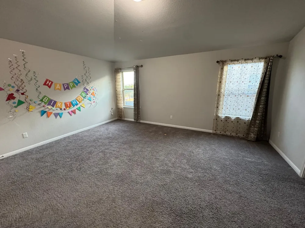 1052 Myrna Bend Leander, TX 78641