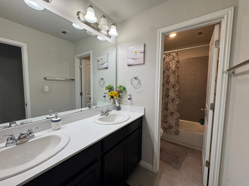 1052 Myrna Bend Leander, TX 78641