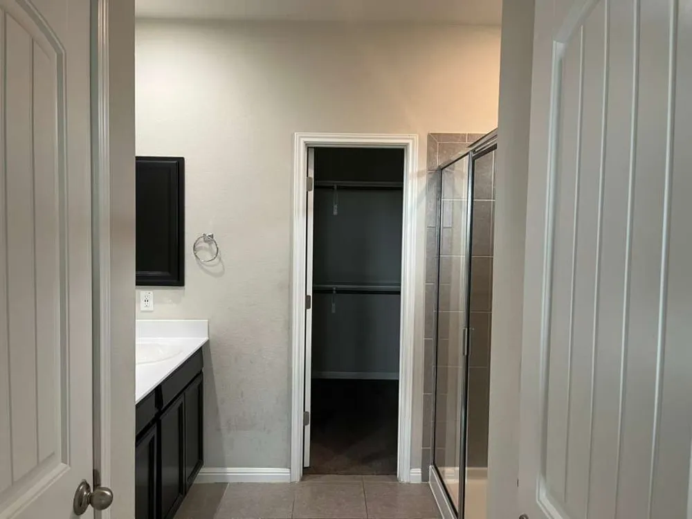 1052 Myrna Bend Leander, TX 78641