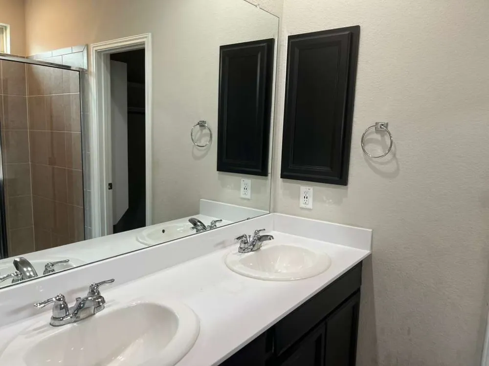 1052 Myrna Bend Leander, TX 78641