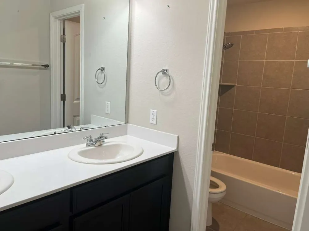 1052 Myrna Bend Leander, TX 78641