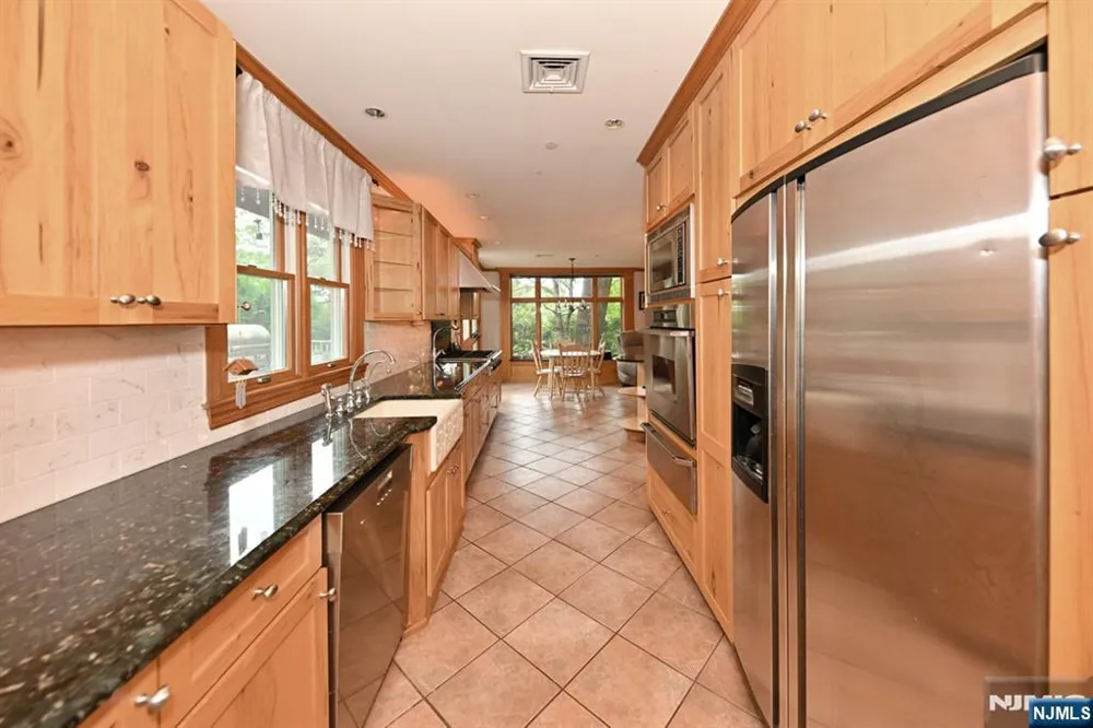 8 Myrtle Street Montvale, NJ 07645
