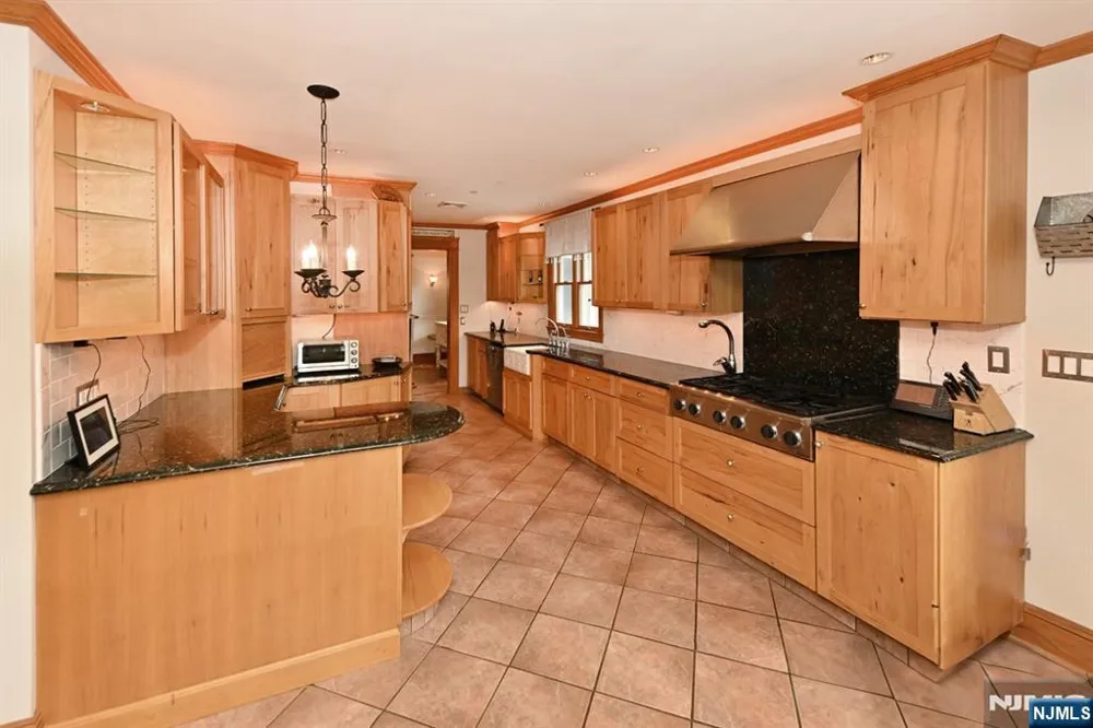 8 Myrtle Street Montvale, NJ 07645