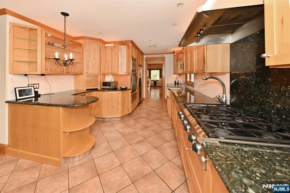 8 Myrtle Street Montvale, NJ 07645