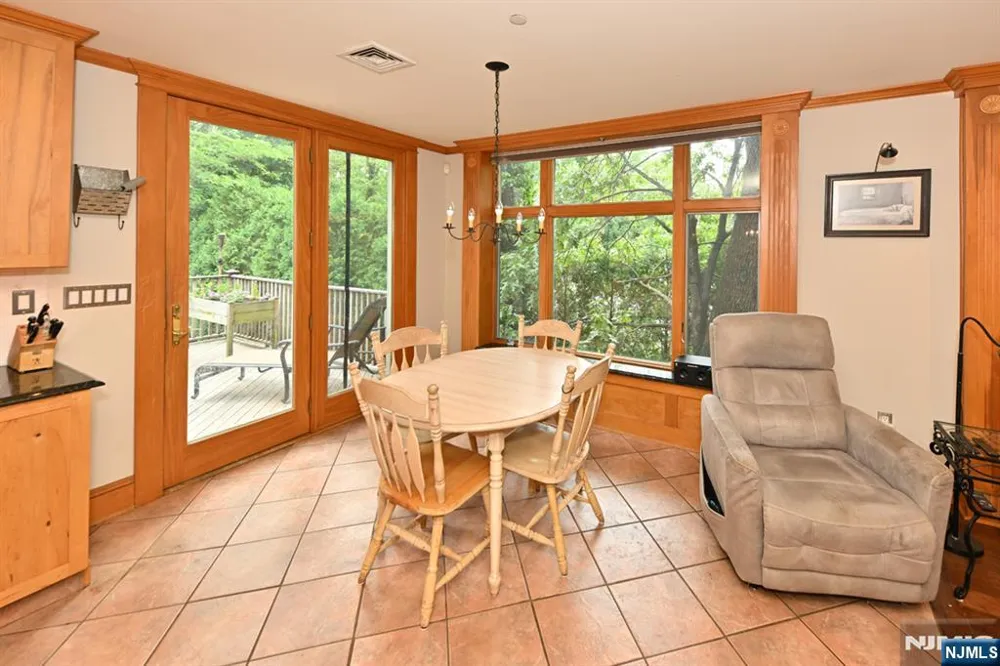 8 Myrtle Street Montvale, NJ 07645