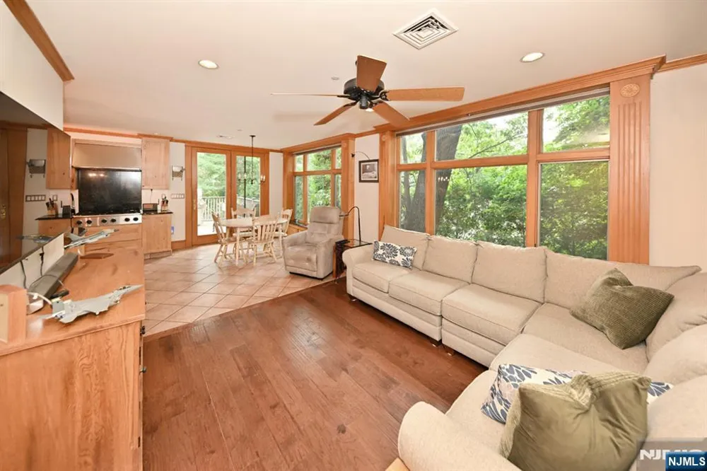 8 Myrtle Street Montvale, NJ 07645