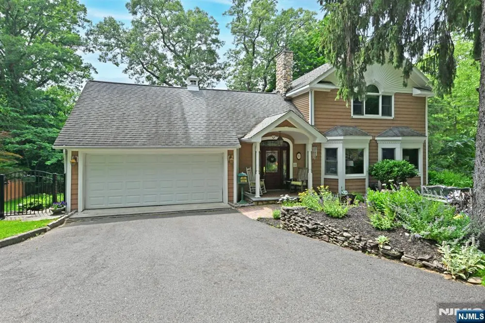 8 Myrtle Street Montvale, NJ 07645