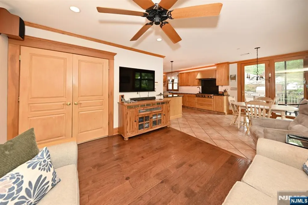 8 Myrtle Street Montvale, NJ 07645