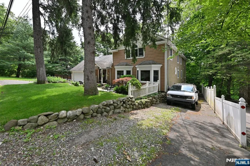 8 Myrtle Street Montvale, NJ 07645