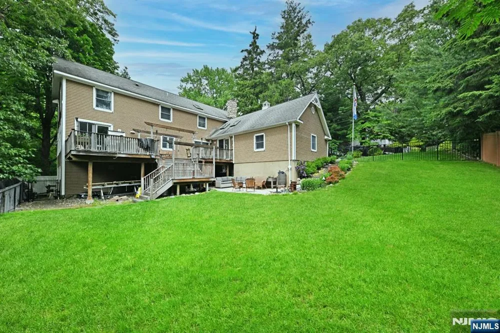 8 Myrtle Street Montvale, NJ 07645