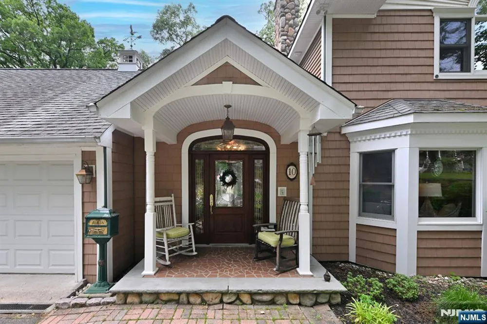 8 Myrtle Street Montvale, NJ 07645