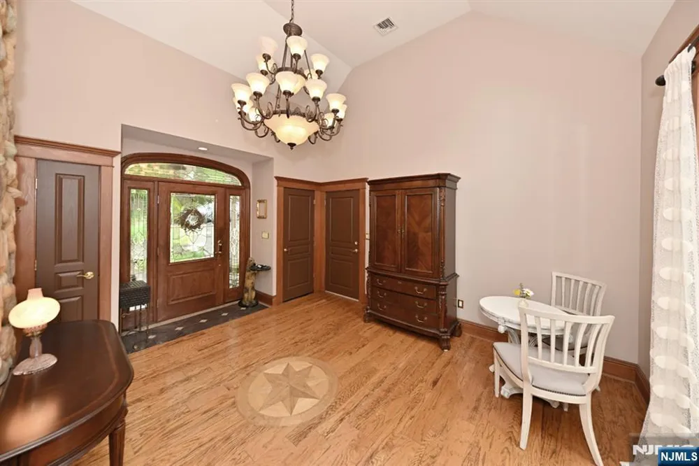 8 Myrtle Street Montvale, NJ 07645
