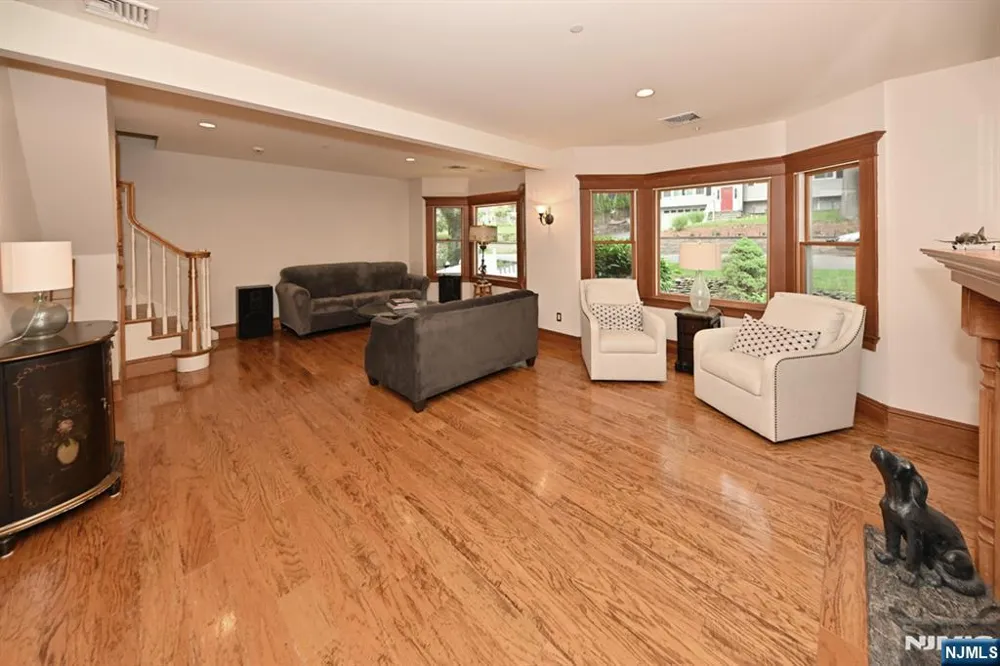 8 Myrtle Street Montvale, NJ 07645