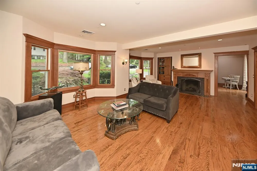 8 Myrtle Street Montvale, NJ 07645