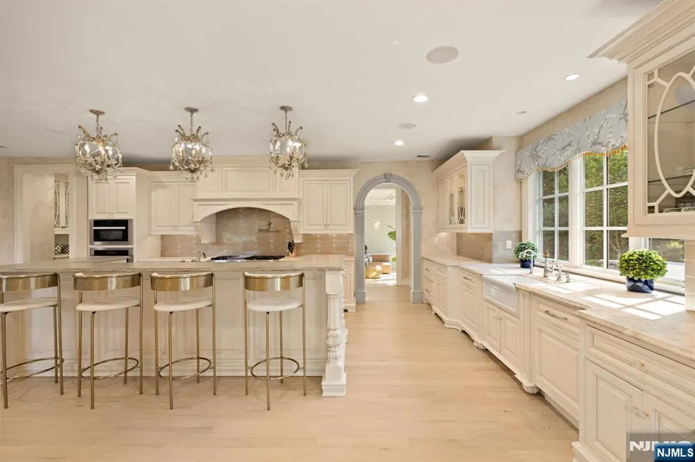 23 Hunter Ridge Woodcliff Lake, NJ 07677