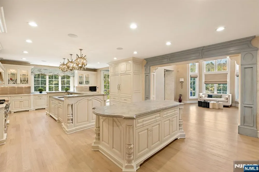 23 Hunter Ridge Woodcliff Lake, NJ 07677