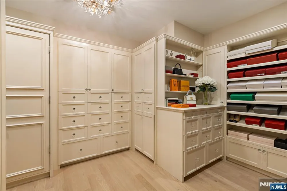 23 Hunter Ridge Woodcliff Lake, NJ 07677