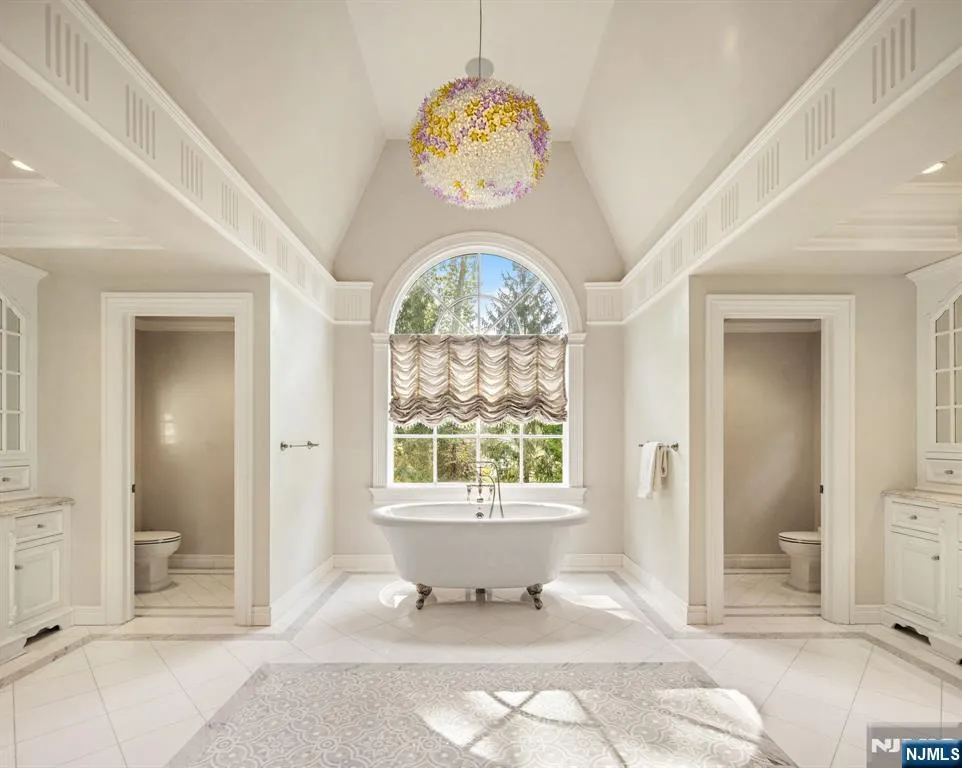 23 Hunter Ridge Woodcliff Lake, NJ 07677