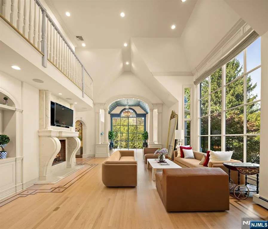 23 Hunter Ridge Woodcliff Lake, NJ 07677