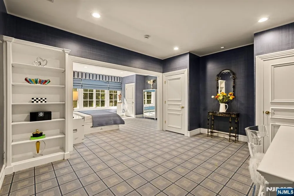 23 Hunter Ridge Woodcliff Lake, NJ 07677