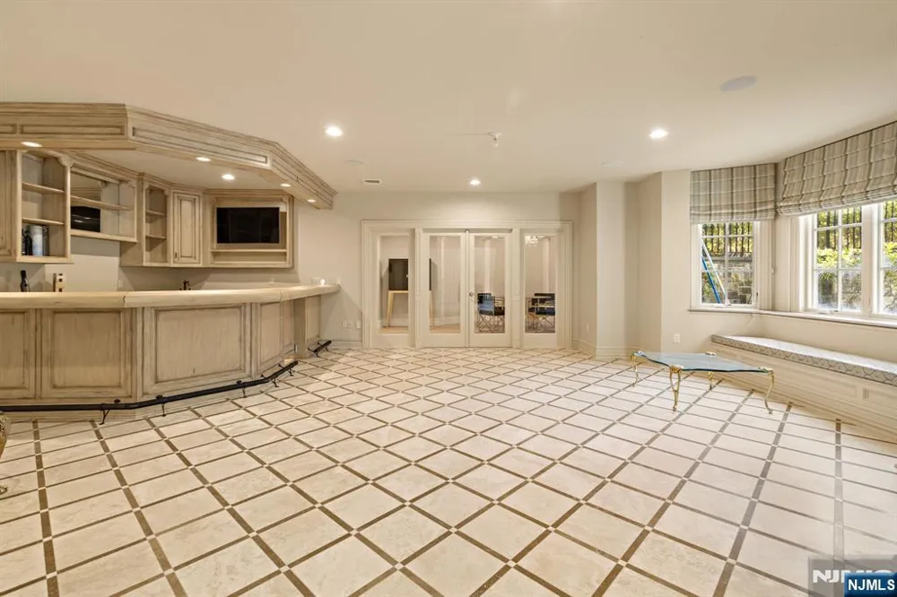 23 Hunter Ridge Woodcliff Lake, NJ 07677