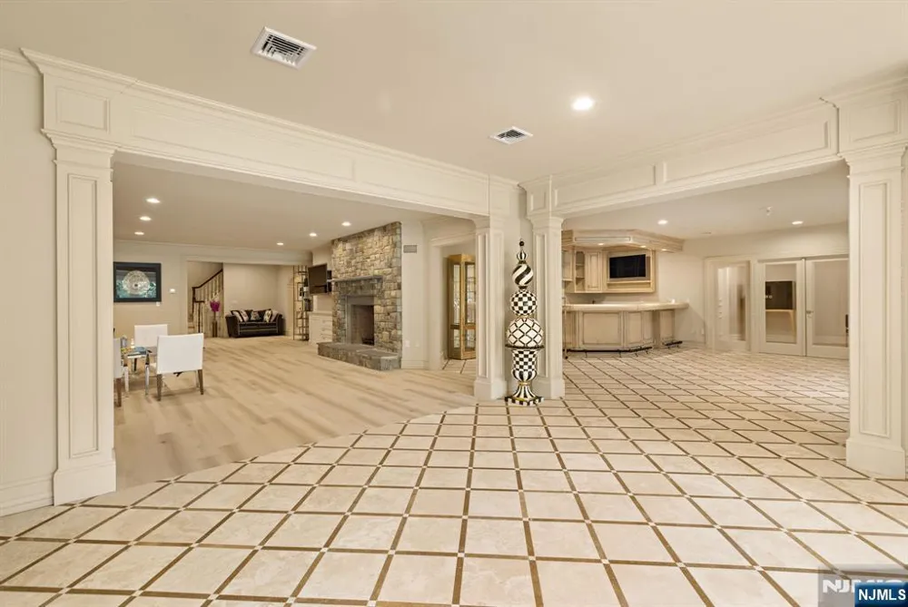 23 Hunter Ridge Woodcliff Lake, NJ 07677