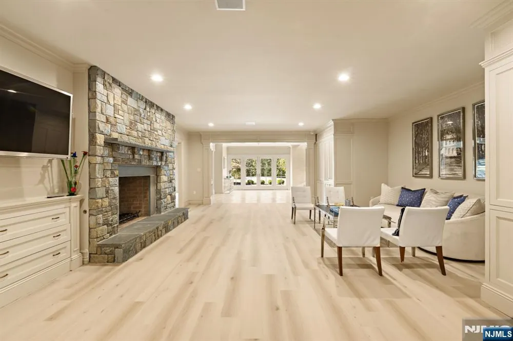 23 Hunter Ridge Woodcliff Lake, NJ 07677