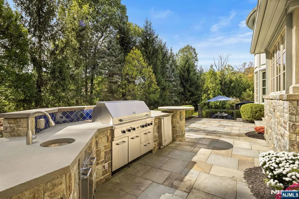 23 Hunter Ridge Woodcliff Lake, NJ 07677