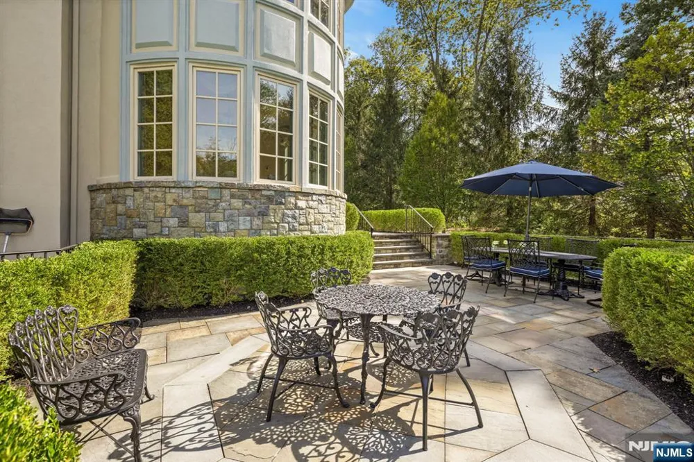 23 Hunter Ridge Woodcliff Lake, NJ 07677