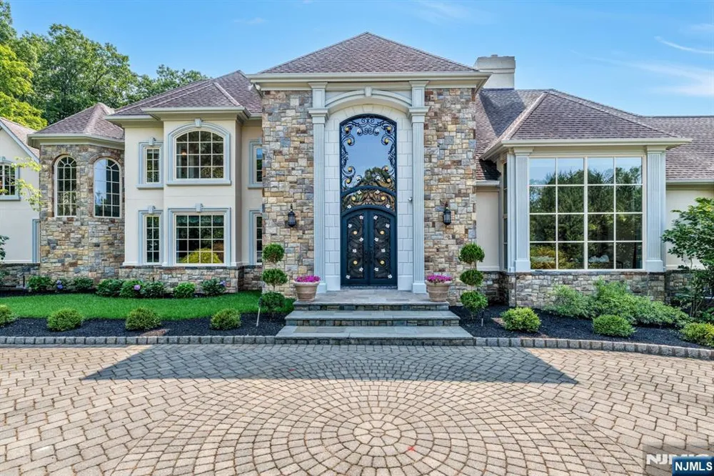 23 Hunter Ridge Woodcliff Lake, NJ 07677