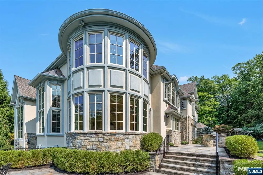 23 Hunter Ridge Woodcliff Lake, NJ 07677
