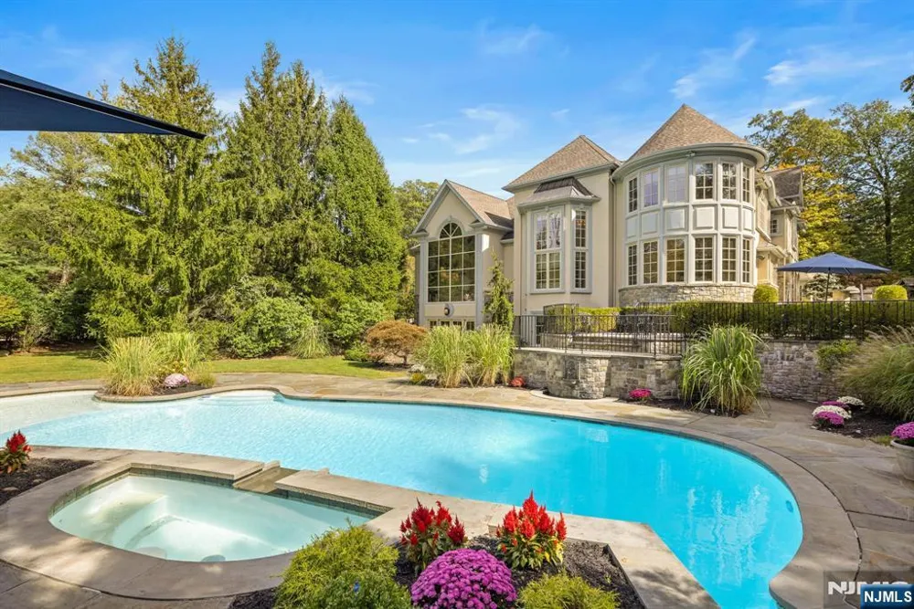 23 Hunter Ridge Woodcliff Lake, NJ 07677