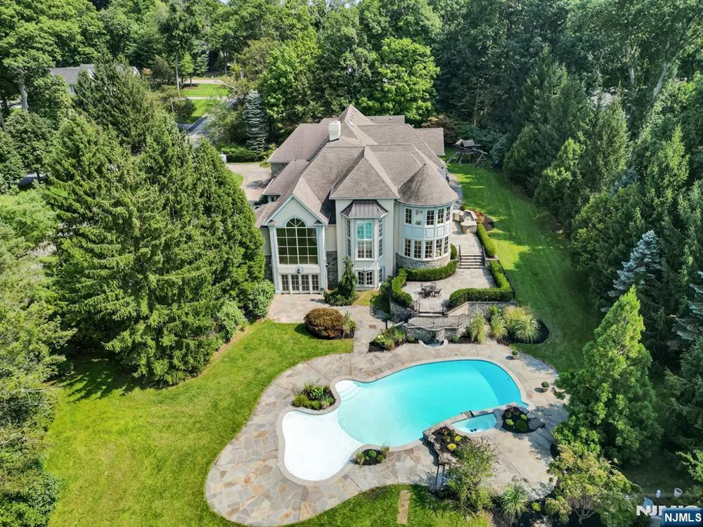 23 Hunter Ridge Woodcliff Lake, NJ 07677