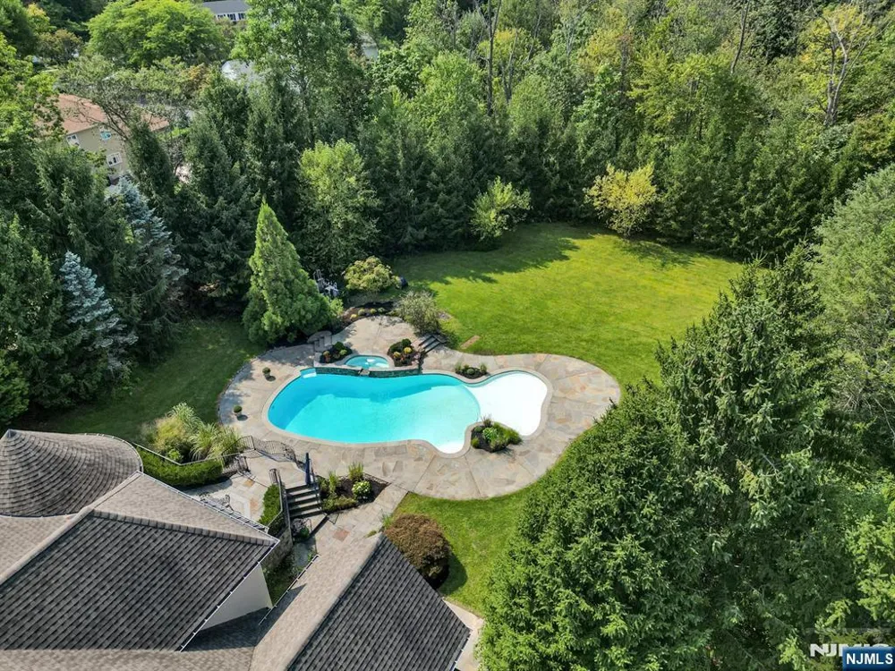 23 Hunter Ridge Woodcliff Lake, NJ 07677