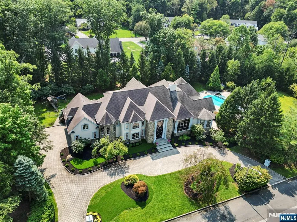 23 Hunter Ridge Woodcliff Lake, NJ 07677