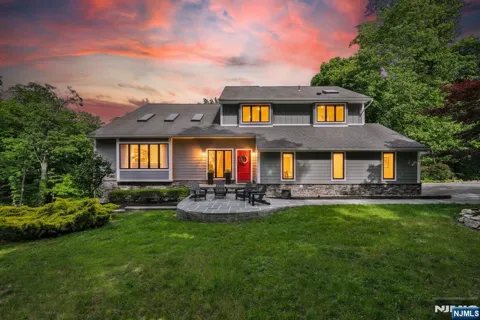 11 Hemlock Lane
