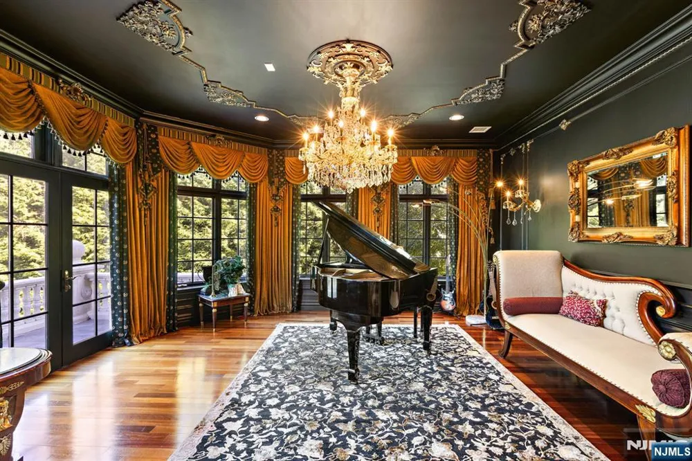 117 Truman Drive Cresskill, NJ 07626