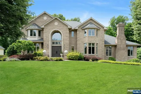 527 Lydia Lane