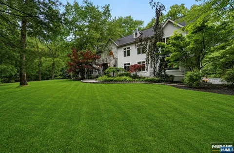 11 Pine Tree Drive