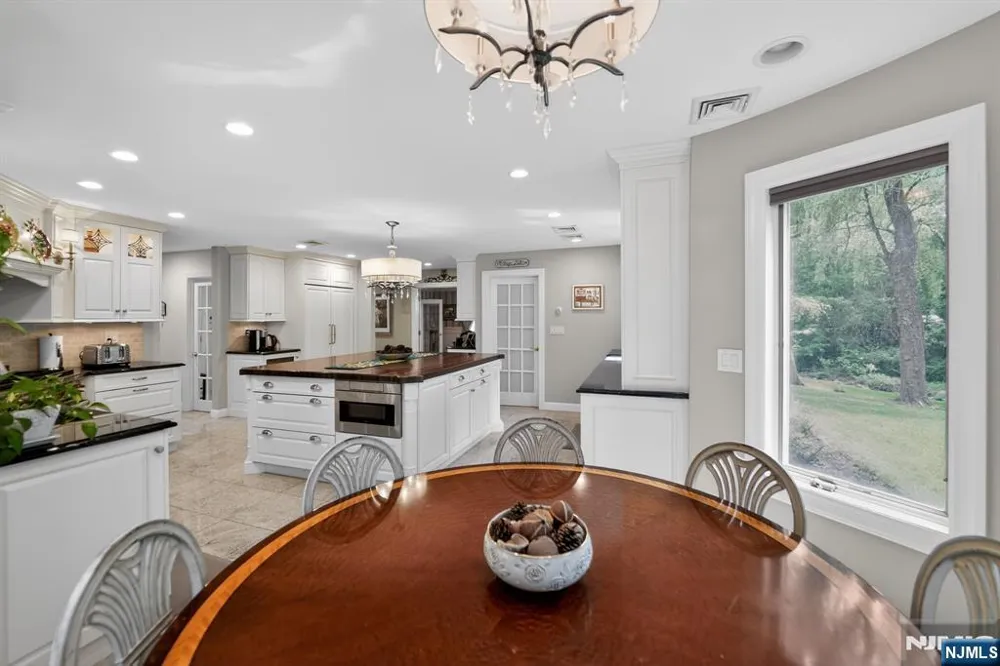 11 Pine Tree Drive Saddle River, NJ 07458
