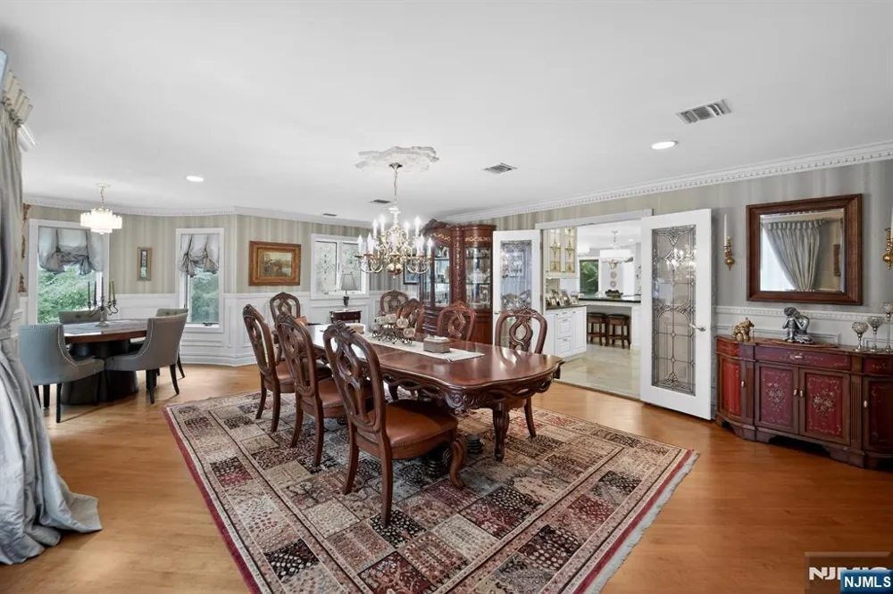 11 Pine Tree Drive Saddle River, NJ 07458