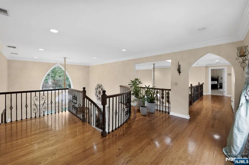 11 Pine Tree Drive Saddle River, NJ 07458