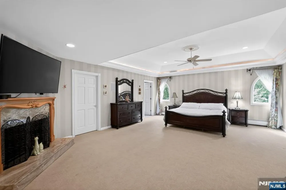 11 Pine Tree Drive Saddle River, NJ 07458