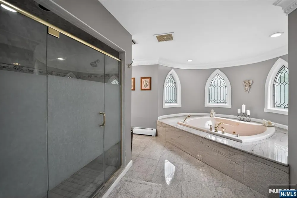 11 Pine Tree Drive Saddle River, NJ 07458