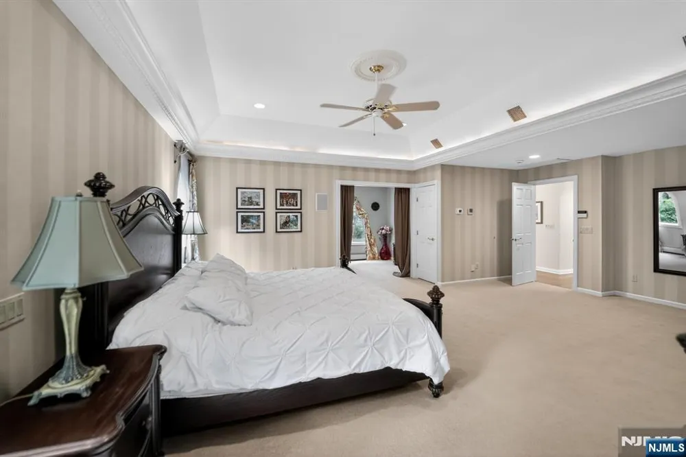 11 Pine Tree Drive Saddle River, NJ 07458