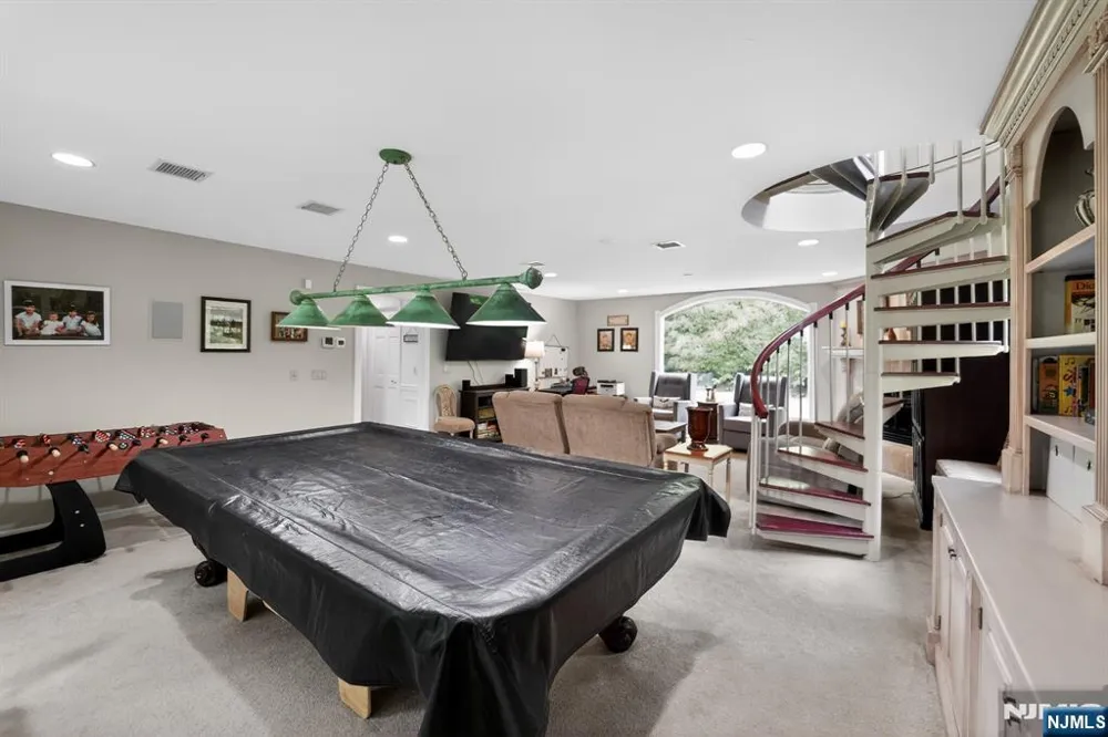 11 Pine Tree Drive Saddle River, NJ 07458
