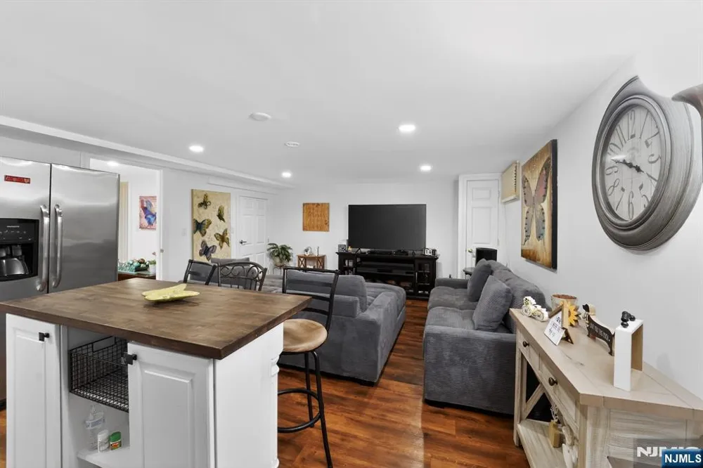 11 Pine Tree Drive Saddle River, NJ 07458