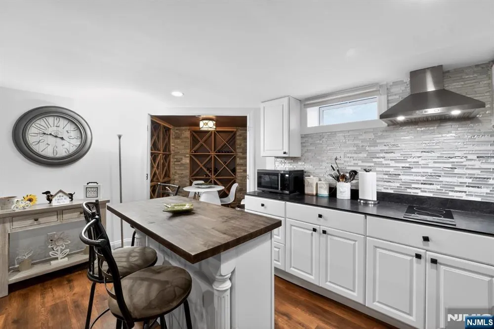 11 Pine Tree Drive Saddle River, NJ 07458