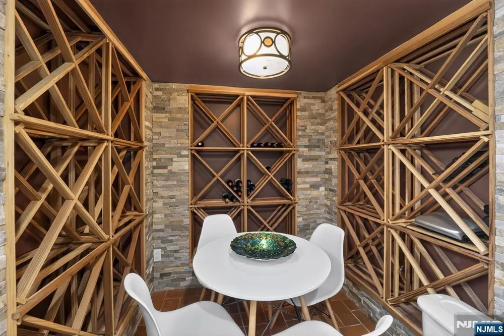 11 Pine Tree Drive Saddle River, NJ 07458
