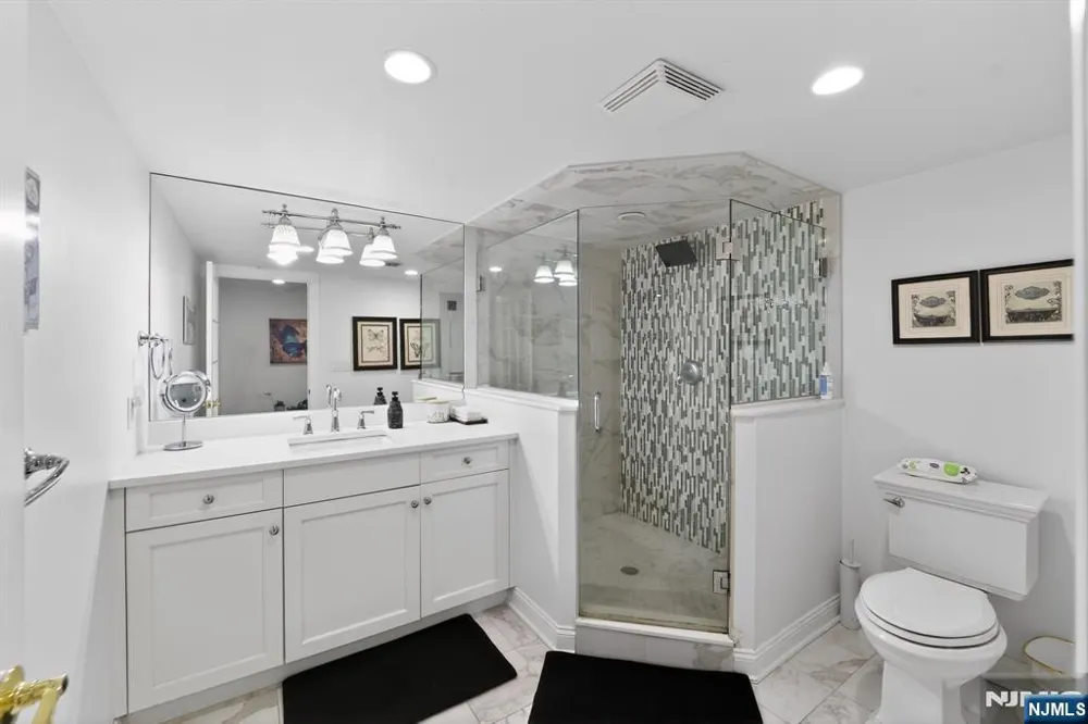 11 Pine Tree Drive Saddle River, NJ 07458